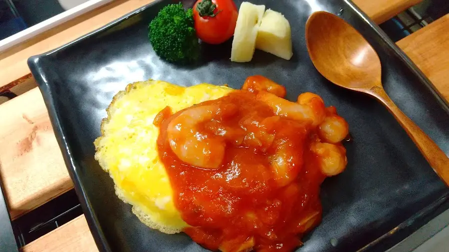 エビチリのオムライス